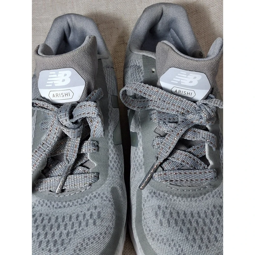 New Balance Arishi v2 Grey Rose Gold Kids Running Shoes KJARIGMY‎ Size 3